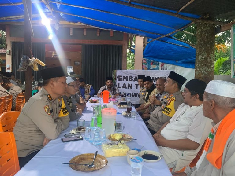 Polres Kuansing Gelar Jumat Curhat Usai Sholat Shubuh Berjamaah